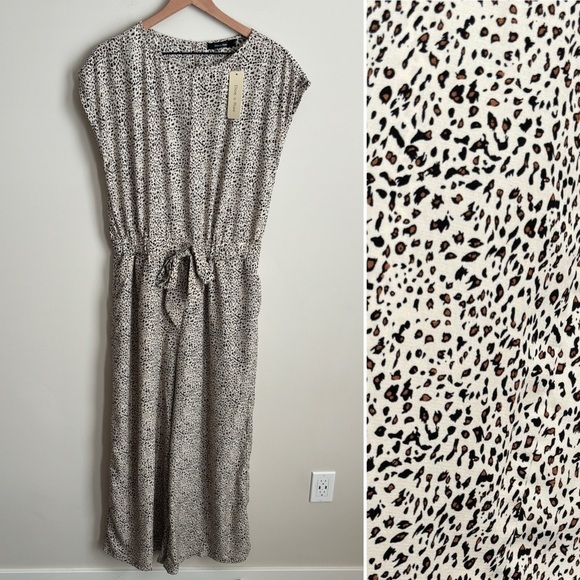 NWT Doe & Rae Boutique Leopard Print Drop Shoulder Wide Leg Jumpsuit Size L - Picture 1 of 10